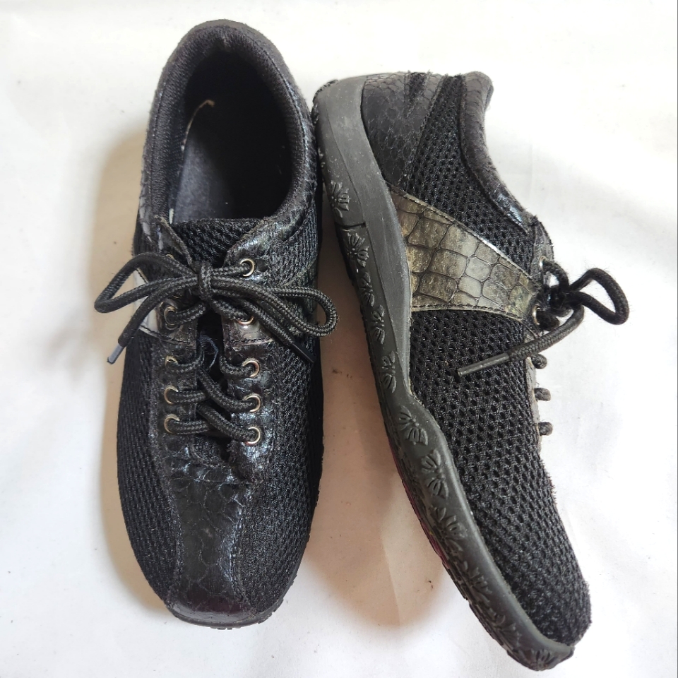Power Of Essentials Poe Black Sneakers Size 8